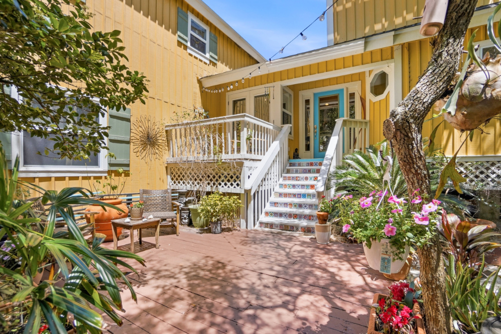 Front deck at 136 Turtle Bay Lane